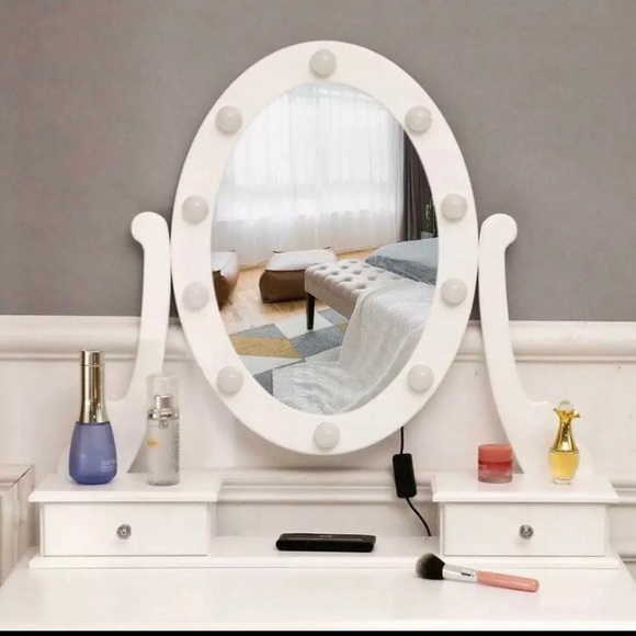 Vanity desk with lighted mirror - Picture 4 of 5